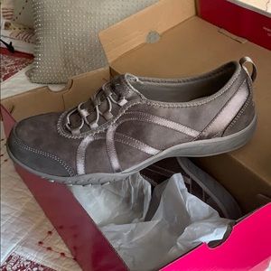 Skechers relaxed fit air cool memory foamed shoes